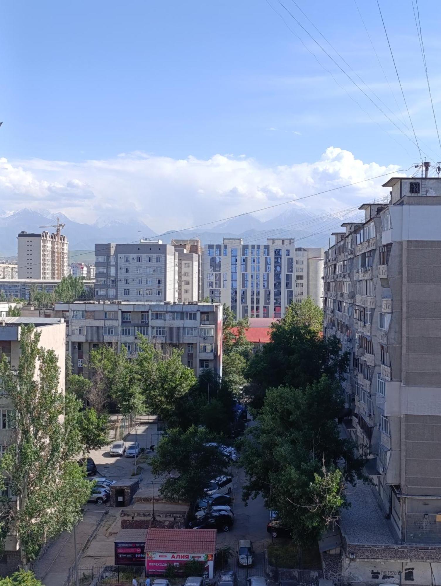 Апартаменты Aura On Abdrahmanova 145 Бишкек Экстерьер фото