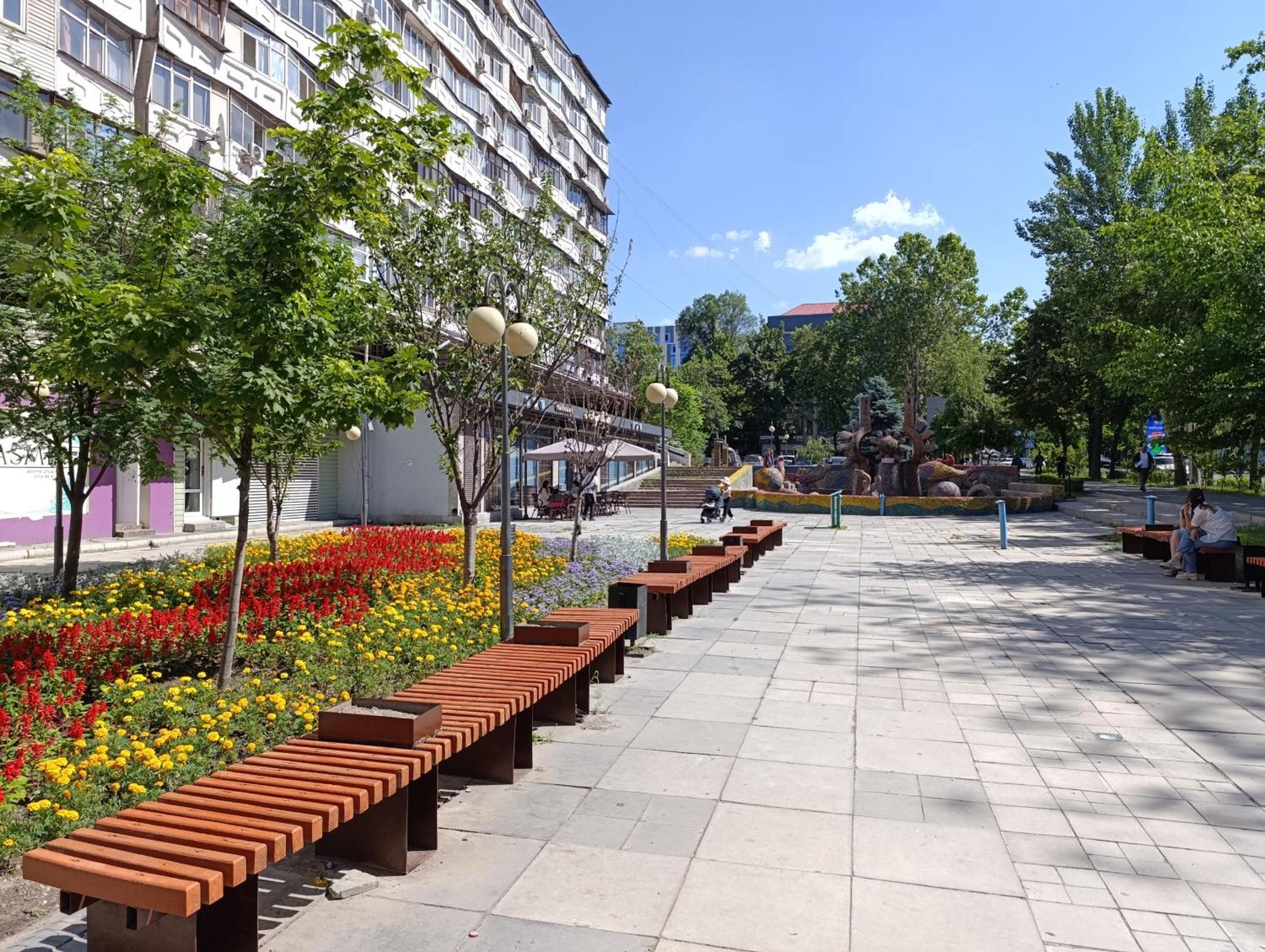 Апартаменты Aura On Abdrahmanova 145 Бишкек Экстерьер фото